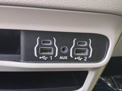2023 Chrysler Voyager - Photo 19