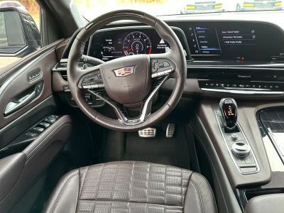 2024 Cadillac Escalade - Photo 2