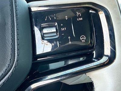 2026 Land Rover Range Rover Velar — photo 38 view