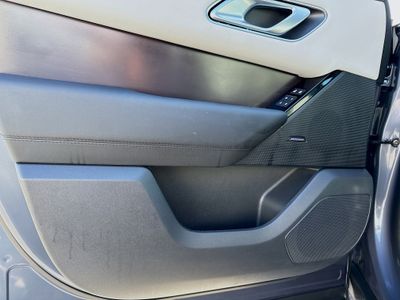 2026 Land Rover Range Rover Velar — photo 21 view