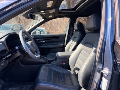 2023 Honda CR-V Hybrid Sport Touring — photo 11 view