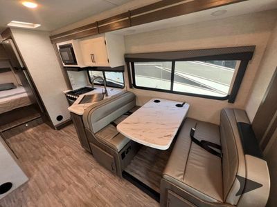 2025 Thor Motor Coach Four Winds — photo 9 view
