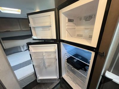 2025 Thor Motor Coach Four Winds — photo 16 view