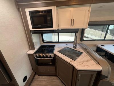 2025 Thor Motor Coach Four Winds — photo 14 view