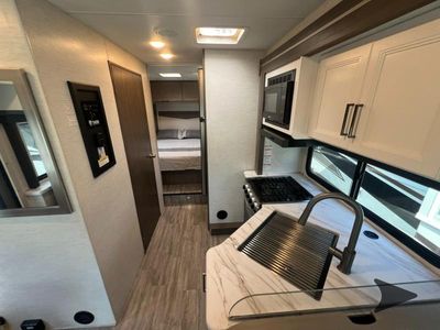 2025 Thor Motor Coach Four Winds — photo 12 view
