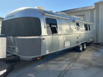 2018 Airstream Classic - Photo 3