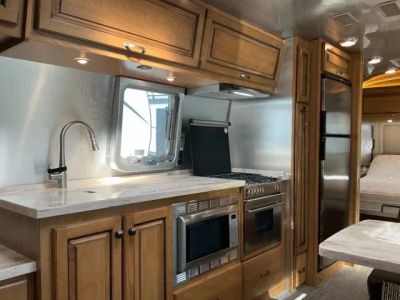 2018 Airstream Classic - Photo 6