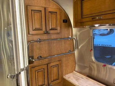2018 Airstream Classic - Photo 18