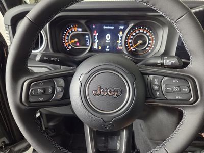 2026 Jeep Gladiator — photo 12 view