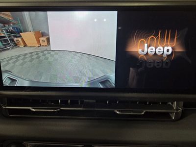 2026 Jeep Gladiator — photo 10 view