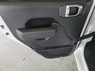 2026 Jeep Wrangler — photo 13 view