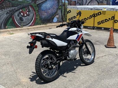 2025 Honda XR150L — detail view