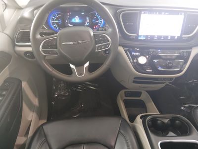 2023 Chrysler Pacifica — photo 22 view