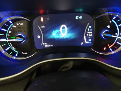 2023 Chrysler Pacifica — photo 14 view