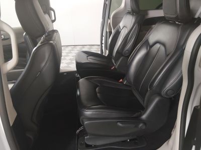 2023 Chrysler Pacifica — photo 20 view