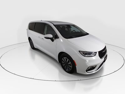 2023 Chrysler Pacifica Hybrid Touring L FWD — front three-quarter view