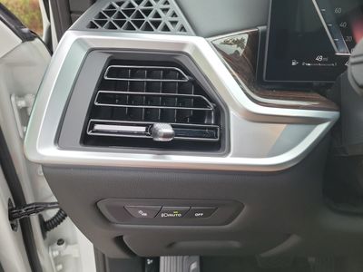 2026 BMW X5 — photo 20 view