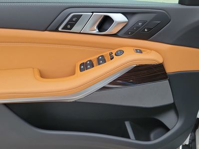 2026 BMW X5 — photo 18 view