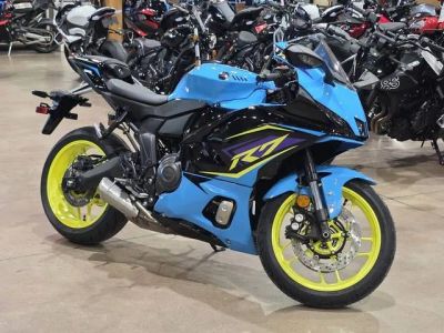 2026 Yamaha YZF-R7 — front three-quarter view
