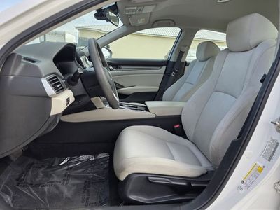 2019 Honda Accord — photo 11 view
