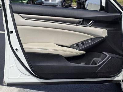 2019 Honda Accord — photo 13 view