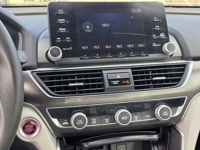 2019 Honda Accord — photo 8 view