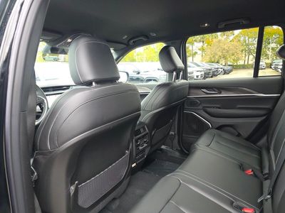 2026 Jeep Grand Cherokee — photo 9 view