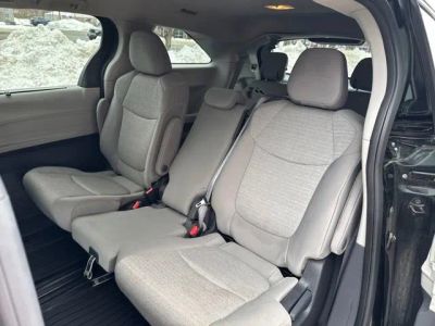 2024 Toyota Sienna LE - Photo 25