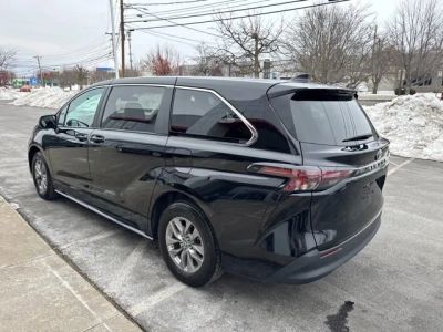 2024 Toyota Sienna LE - Photo 6