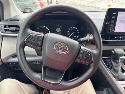 2024 Toyota Sienna LE - Photo 17