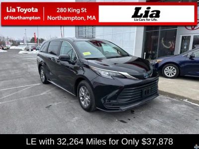 2024 Toyota Sienna LE - Photo 2