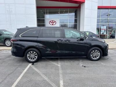 2024 Toyota Sienna LE - Photo 3