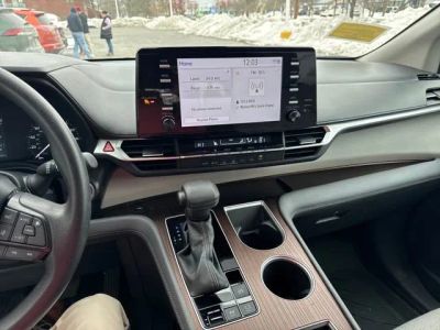 2024 Toyota Sienna LE - Photo 20
