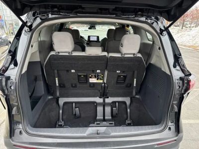 2024 Toyota Sienna LE - Photo 1
