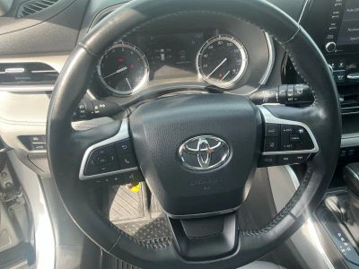 2022 Toyota Highlander - Photo 13