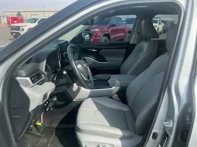 2022 Toyota Highlander - Photo 9