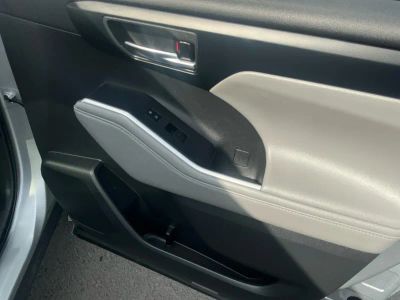 2022 Toyota Highlander - Photo 21
