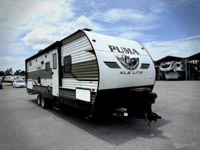 2019 Palomino Puma XLE Lite — front three-quarter view
