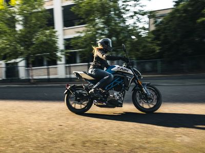 2026 CFMOTO 300NK - Photo 3