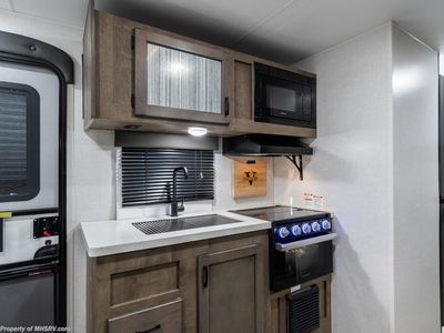 2023 Venture RV Sonic - Photo 12