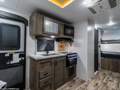2023 Venture RV Sonic - Photo 11