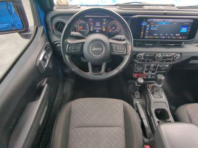 2024 Jeep Gladiator — photo 18 view