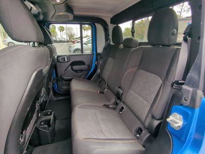 2024 Jeep Gladiator — photo 15 view