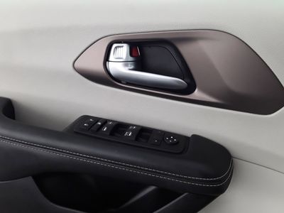 2023 Chrysler Voyager - Photo 25