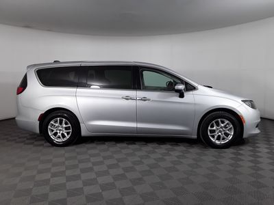 2023 Chrysler Voyager - Photo 2