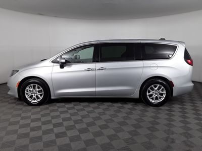 2023 Chrysler Voyager - Photo 6