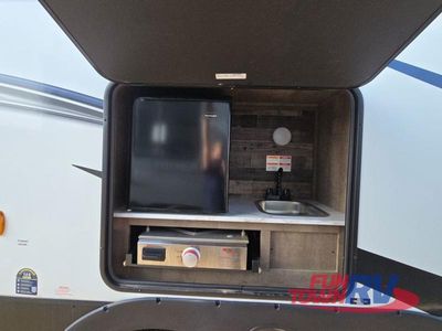 2023 Venture RV SportTrek - Photo 4