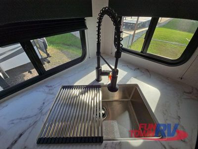 2023 Venture RV SportTrek - Photo 13