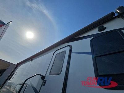 2023 Venture RV SportTrek - Photo 5