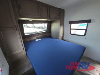 2023 Venture RV SportTrek - Photo 37